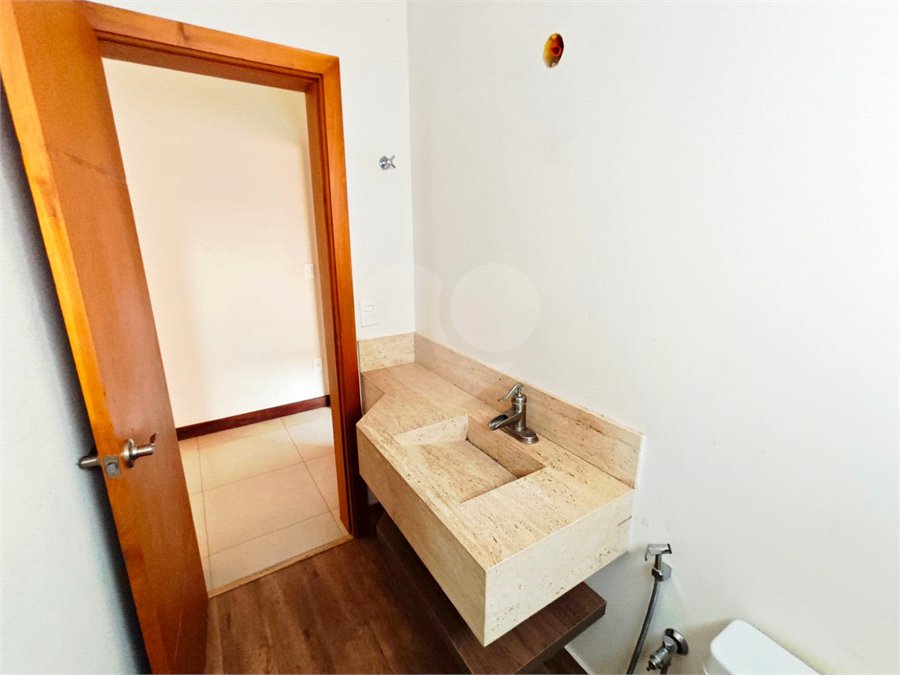 Exclusividade e Sofisticação no Swiss Park: O Sobrado Perfeito em São Carlos, com, 3 suites,2 salas, área Gourmet, persianas blackout automatizadas.
