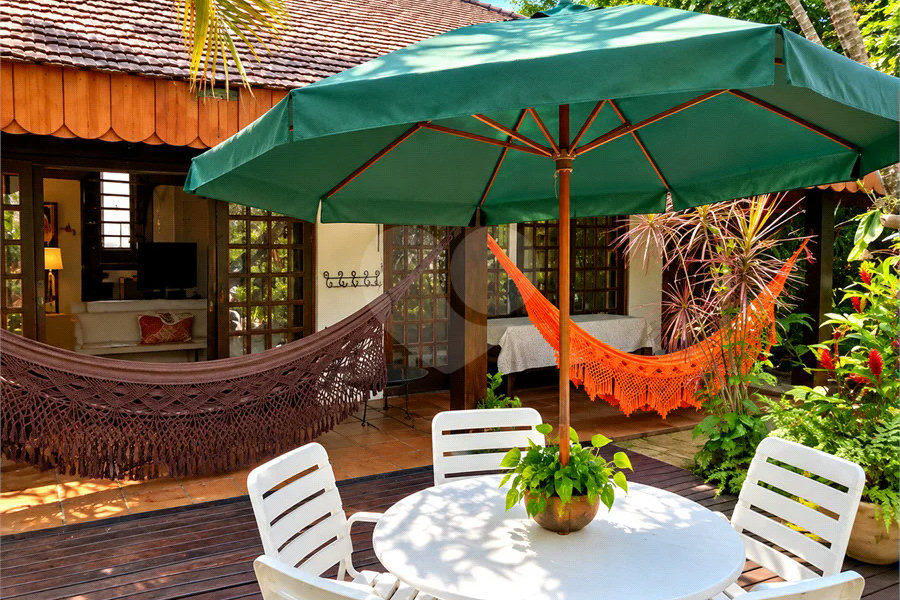 CASA DE ALTO PADRÃO A VENDA NA PRAIA DO GUAECÁ