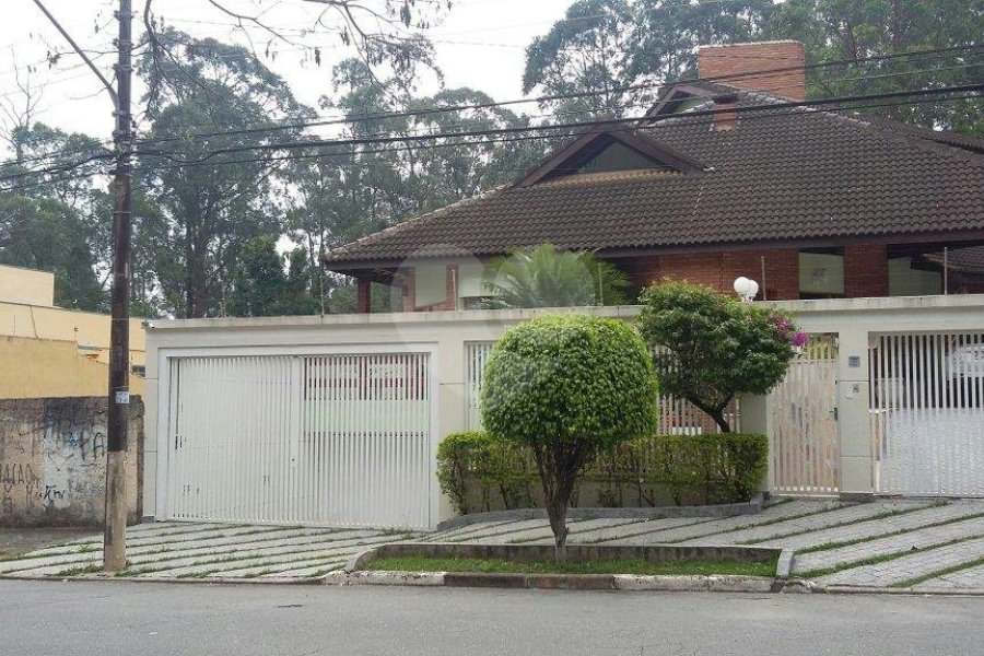 CASA TÉRREA A VENDA NO TREMEMBÉ - 4 SUÍTES E 10 VAGAS DE GARAGEM