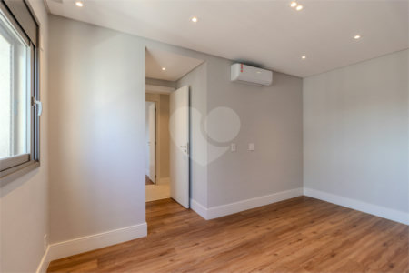 Apartamento para venda em Moema com 3 quartos, sendo 3 suítes, 2 vagas, 149 m²