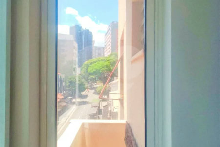 Apartamento na Consolação com 2 quartos, varanda, sem vaga.