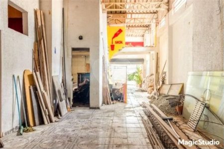Casa em processo de reforma, com 208m², 2 dormitórios, 8 vagas, à venda no Tatuapé.