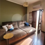 Casa Exclusiva com Pé-Direito Alto e Área Gourmet no Jardim Paraíso