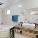 Casa à venda com 4 quartos, sendo 2 suítes, no condomínio Villa Franz Schubert, São Paulo - SP