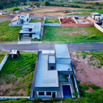Casa térrea 3 dormitórios (3 suítes), espaço gourmet, piscina, 2 vagas garagem, condomínio fechado com ampla área lazer