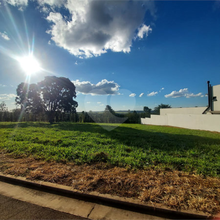 Terreno de 1.400m² no Damha Golf