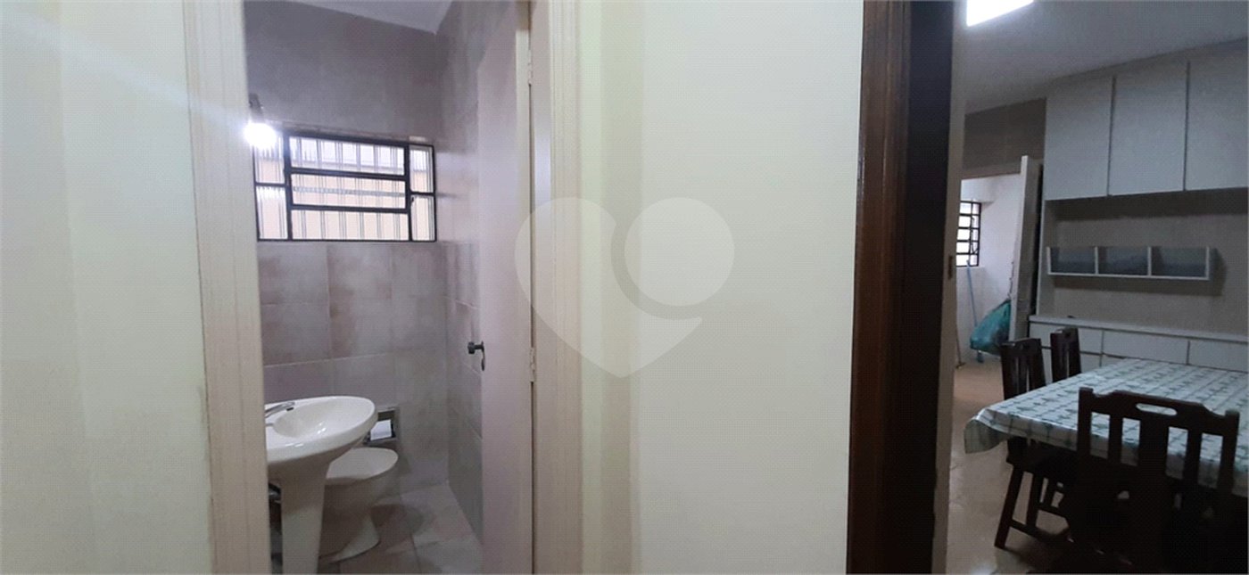 Sobrado amplo com 3 quartos, suíte e quintal para venda no Tremembé !!!