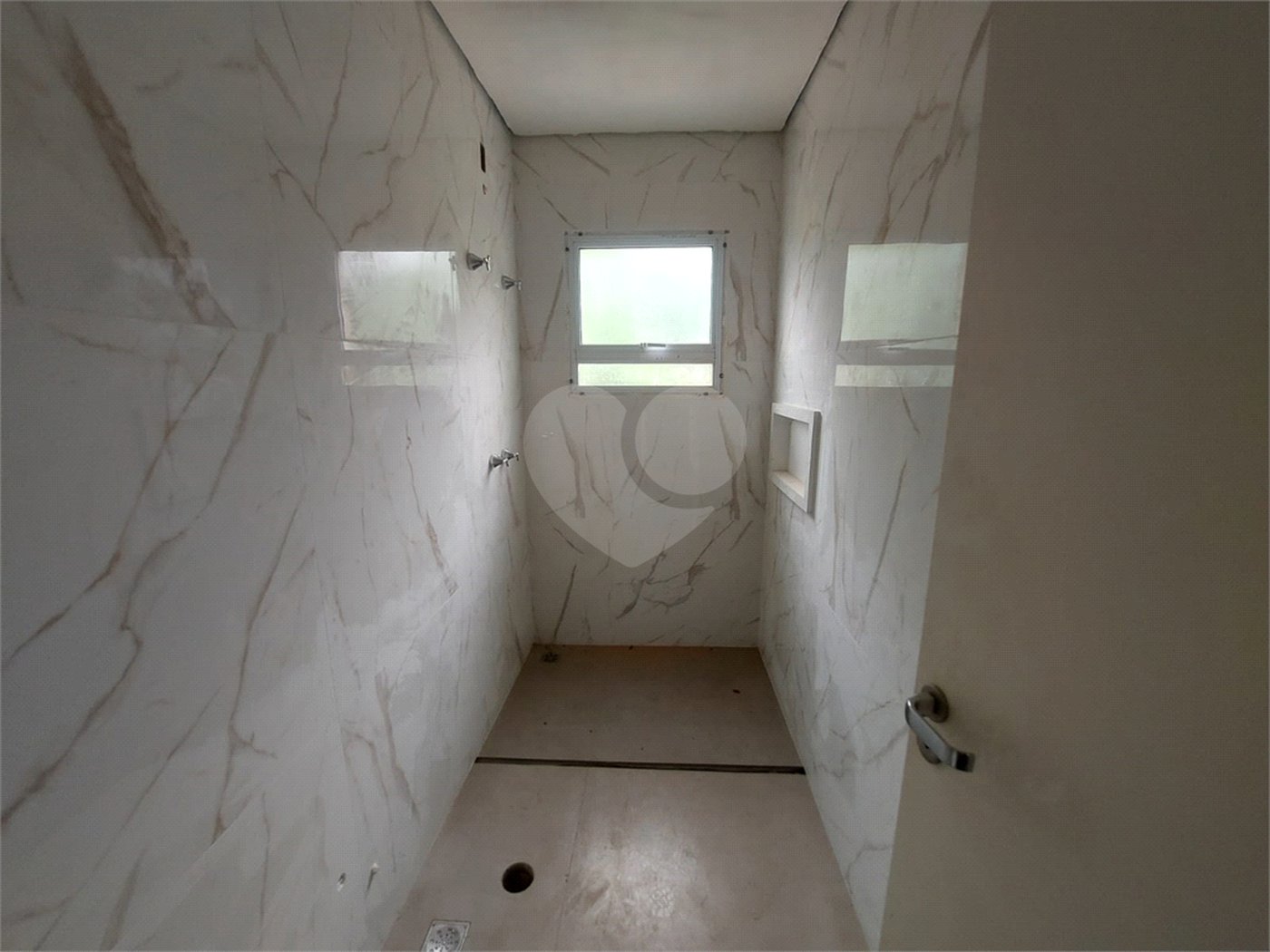 Sobrado à venda com 3 quartos, sendo 1 suíte, em Vila Omízollo, Louveira, SP
