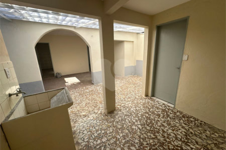 Charme e Sossego na Vila Pereira Cerca: Casa Arejada Próxima à Paula Ferreira