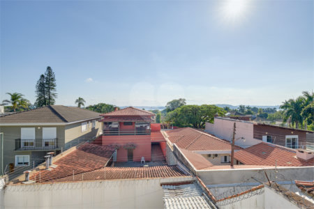 Casa à venda com 5 quartos, sendo 3 suítes, no condomínio Triplex, São Paulo - SP