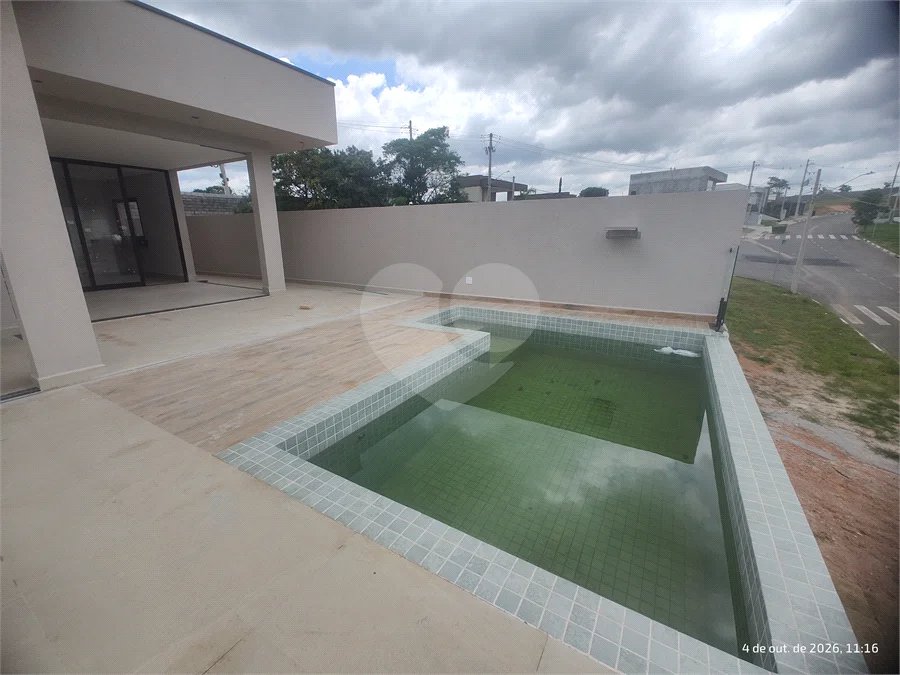 Casa exclusiva em Atibaia de alto padrão com 3 suítes, piscina, espaço gourmet, condomínio fechado, aceita financiamento