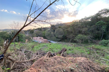 Terreno em Atibaia com 415 metros e pronto para construir no bairro Jardim Paulista, aceita financiamento