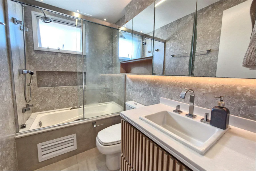 Vila Andrade / Jardim Sul - Apartamento em Andar Alto | 128 m² | 4 Suítes | 3 Vagas + Depósito