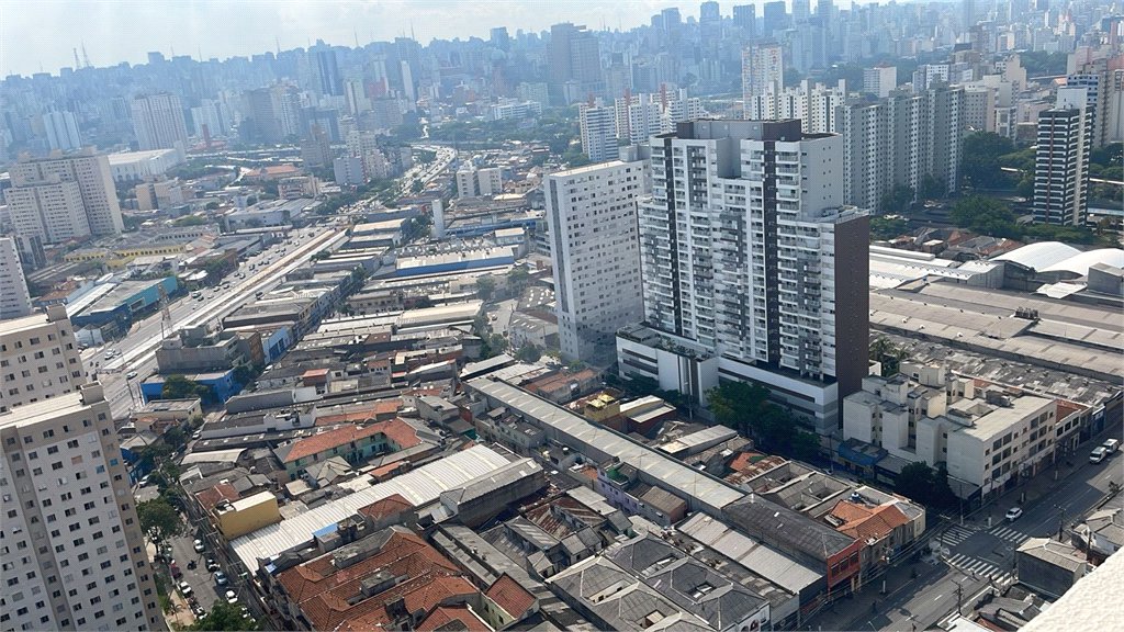 Apartamento á venda no 31o. andar com 126,53m2 COM VISTA PANORÂMICA PERMANENTE para a SERRA DA CANTAREIRA E PAULISTA, com 3 suítes e 2 vagas, Condomínio Clube,próximo do metro Brás. Estuda Proposta