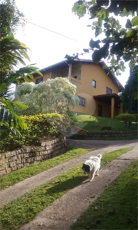 Casa à venda com 6 quartos, sendo 3 suítes,  em Monte Alegre, Vinhedo, SP