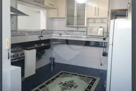 Sobrado de 242 m² com 3 Suítes e 4 Vagas de Garagem no Ipiranga
