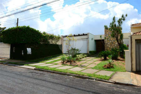Casa térrea em Araraquara/SP.