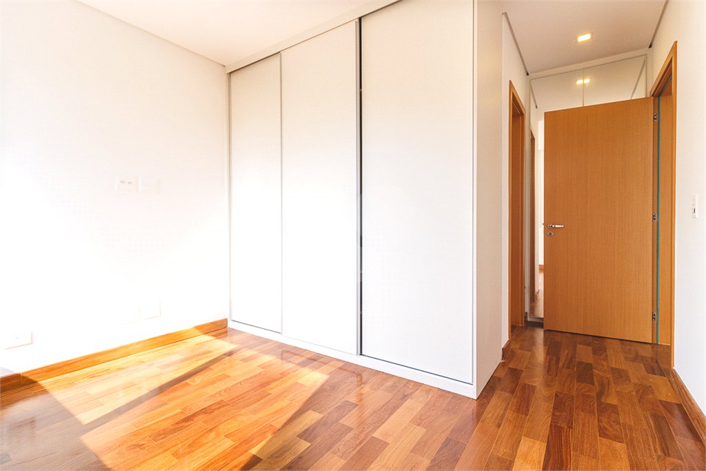 Casa à venda com 4 suítes no condomínio Villagio Quadrifolio, São Paulo - SP