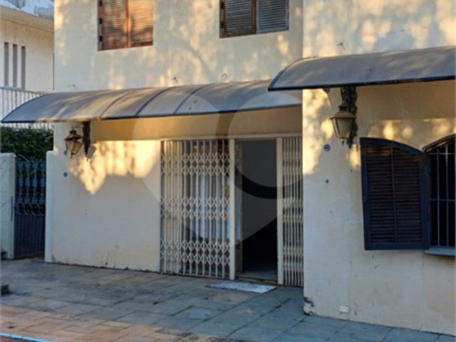 Sobrado à venda ou para alugar com 5 quartos, sendo 1 suíte,  em Alto de Pinheiros, São Paulo, SP