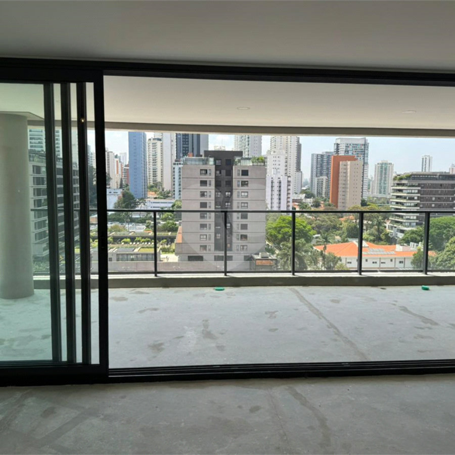 Apartamento em cobertura de alto padrão no Brooklin com 330m², 4 suítes e 4 vagas de garagem