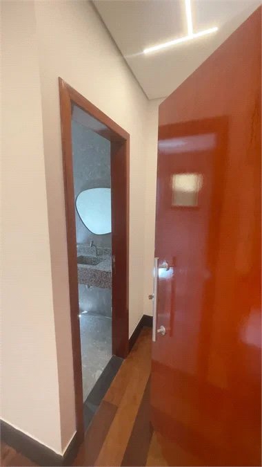 Incrível imóvel comercial com 250 metros de área construída com 5 salas e 2 cozinhas com 5 vags no caxingui