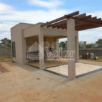 Terreno plano no Condomínio Villeneuve, com 250,00 m² de área total.
