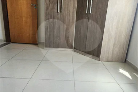 Apartamento Locação Condomínio Anguri com 02 dormitórios com Ar e Sacada