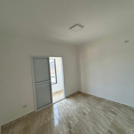 Duplex à venda com 2 quartos, sendo 1 suíte, apenas 400m Mar