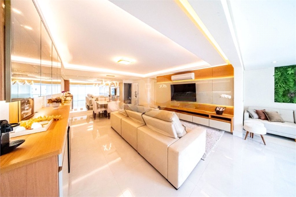Apartamento na Mooca com 204m² com sacada gourmet com 4 suítes e 4 vagas condominio clube Aceita Permuta