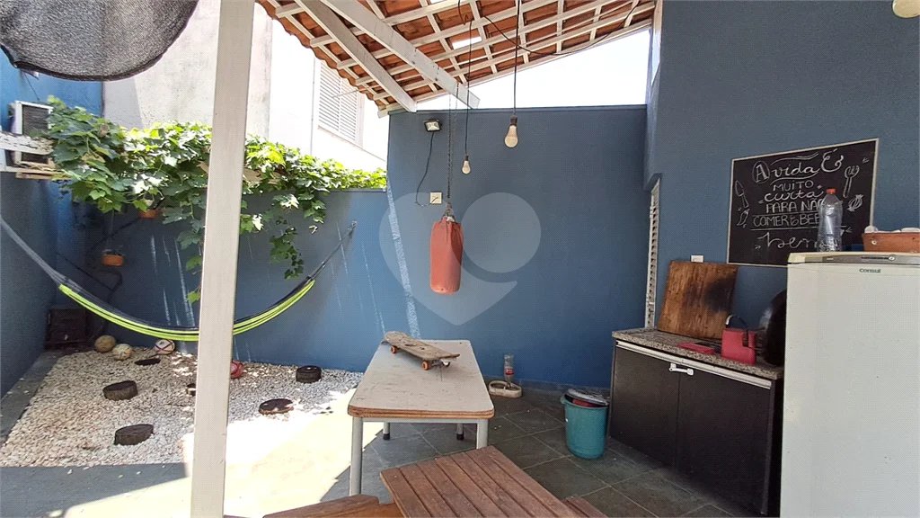 Casa à Venda no Golden Park – 4 Quartos, Churrasqueira e Piscina!