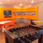 Espaço, conforto e uma localização privilegiada fazem deste apartamento mobiliado no Baeta Neves, em São Bernardo do Campo, uma excelente opção para seu novo lar. Com 118 m², três dormitórios e quatro banheiros, o imóvel oferece ambientes amplos para acomodar a família e receber amigos com comodidad