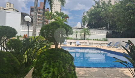 Prédio com portaria 24 horas, e lazer. Apartamento com 3 dormitórios, uma suíte, 2 vagas de garagem