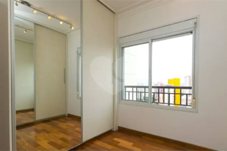 Cobertura duplex à venda na Mooca de 277m² com 3 dormitórios, 1 suíte e 3 vagas.