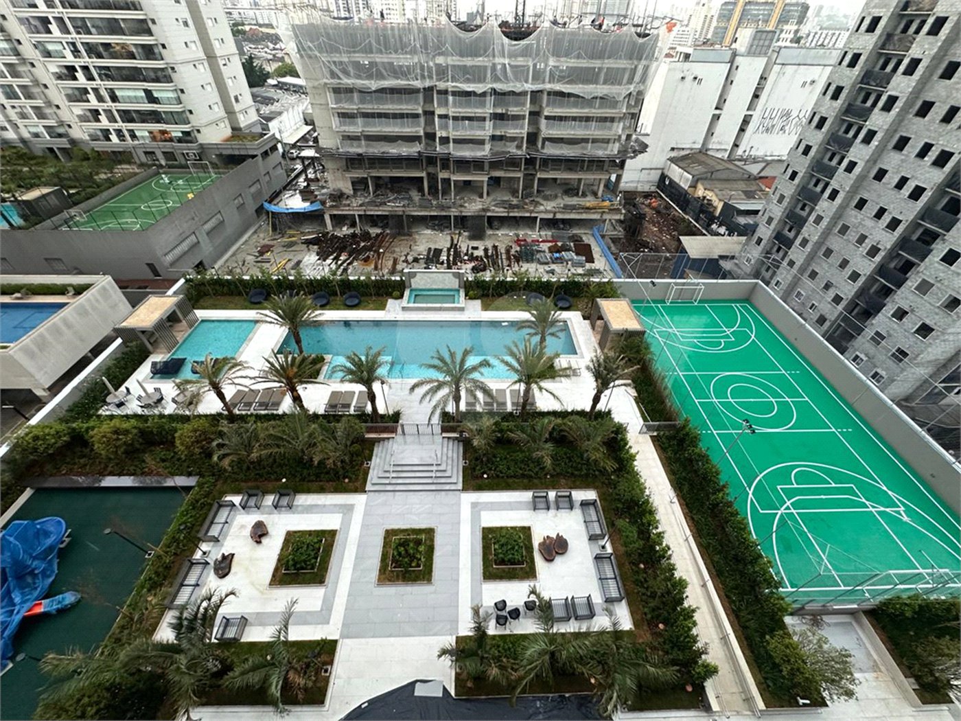 Apartamento á venda no 31o. andar com 126,53m2 COM VISTA PANORÂMICA PERMANENTE para a SERRA DA CANTAREIRA E PAULISTA, com 3 suítes e 2 vagas, Condomínio Clube,próximo do metro Brás. Estuda Proposta