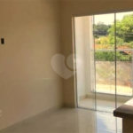 Apartamento no Condomínio Residencial Clarice.