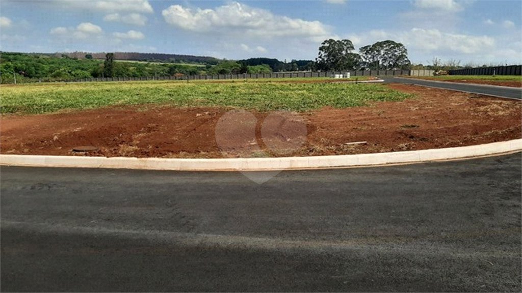 Terreno no Condomínio Recanto do Sabia.