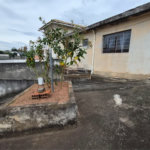 Terreno com 308 m² e excelente potencial, ideal para moradia, renda ou investimento. Possui duas casas no terreno e 3 vagas de garagem