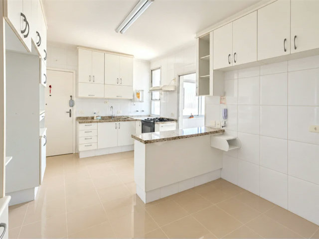 Apartamento à venda com 3 quartos, sendo 1 suíte,  em Alto da Boa Vista, São Paulo, SP