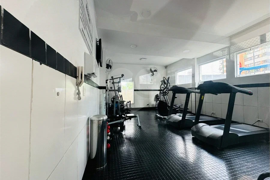 Vende-se Apartamento de 2 Quartos com Sacada na Vila Mascote