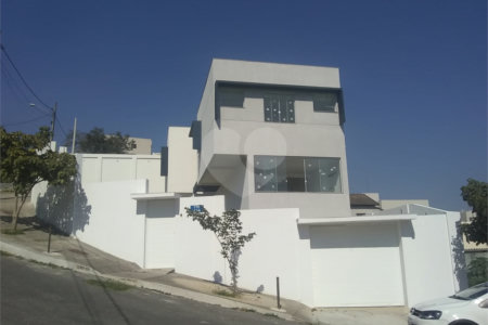Casa à venda com 4 quartos, sendo 2 suítes, no condomínio Residencial Green Ville, Rio de Janeiro - RJ