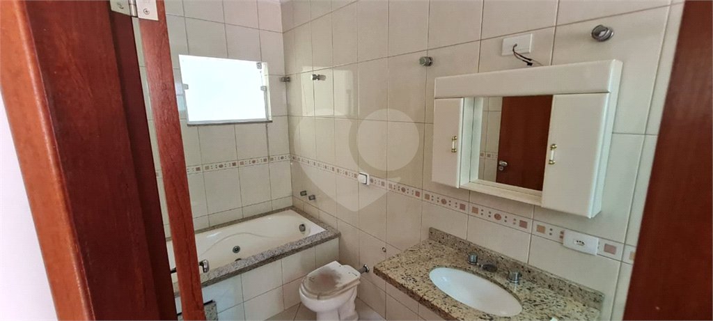 Sobrado a venda no Ipiranga de 220m² com 4 suítes e 2 vagas.Estuda permuta.