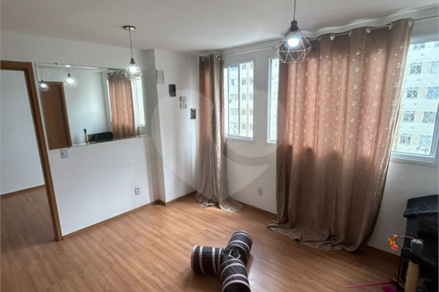 Apartamento de 44m² com vaga na garagem.