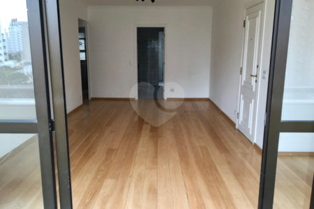 Apartamento com 3 Dormitórios sendo 1 Suíte 2 Vagas à Venda 99 m² por R$ 650.000