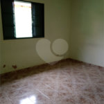 Casa térrea com 3 dormitórios.