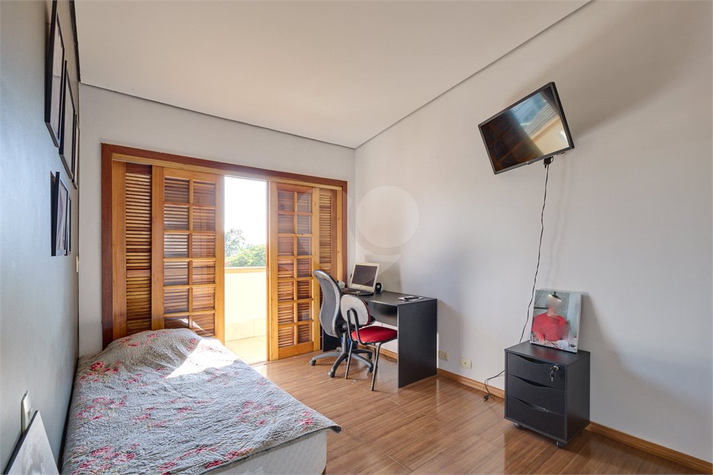 Casa à venda com 5 quartos, sendo 3 suítes, no condomínio Triplex, São Paulo - SP