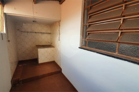 Sobrado com 4 dormitórios.