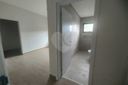 Casa exclusiva em Atibaia de alto padrão com 3 suítes, piscina, espaço gourmet, condomínio fechado, aceita financiamento