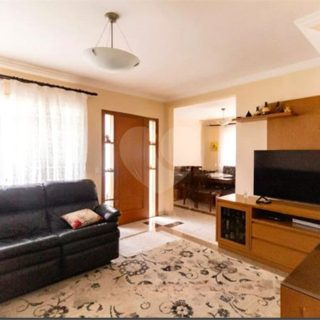 Sobrado à venda no Ipiranga de 140m² com 4 suítes e 3 vagas.