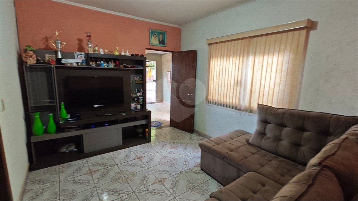 Oportunidade Única no Santa Felícia: Casa 3 dormitórios, Conforto, Espaço de Sobra e a Melhor Localização de São Carlos!