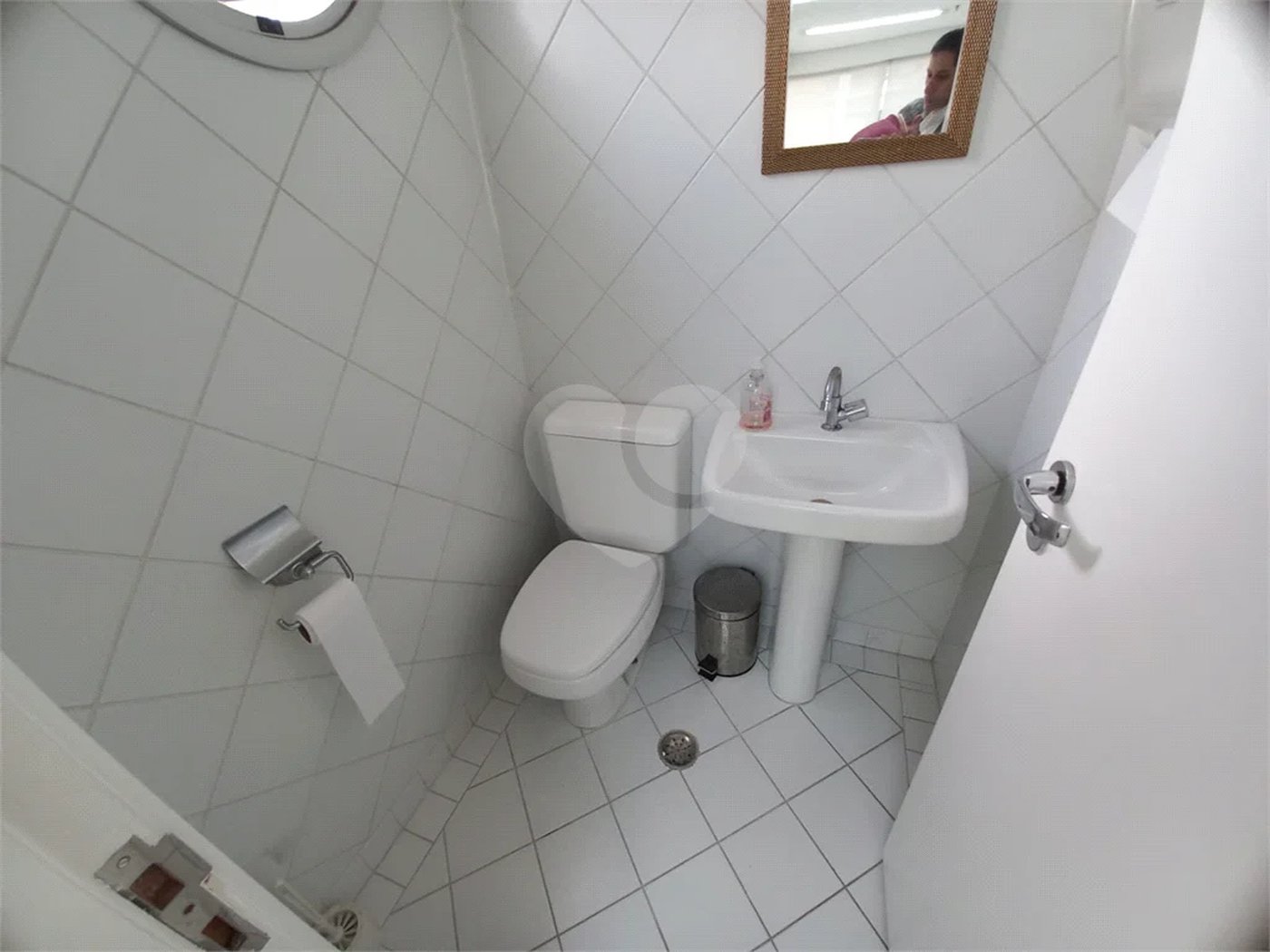 Sala comercial mobiliada para locação no Paraíso